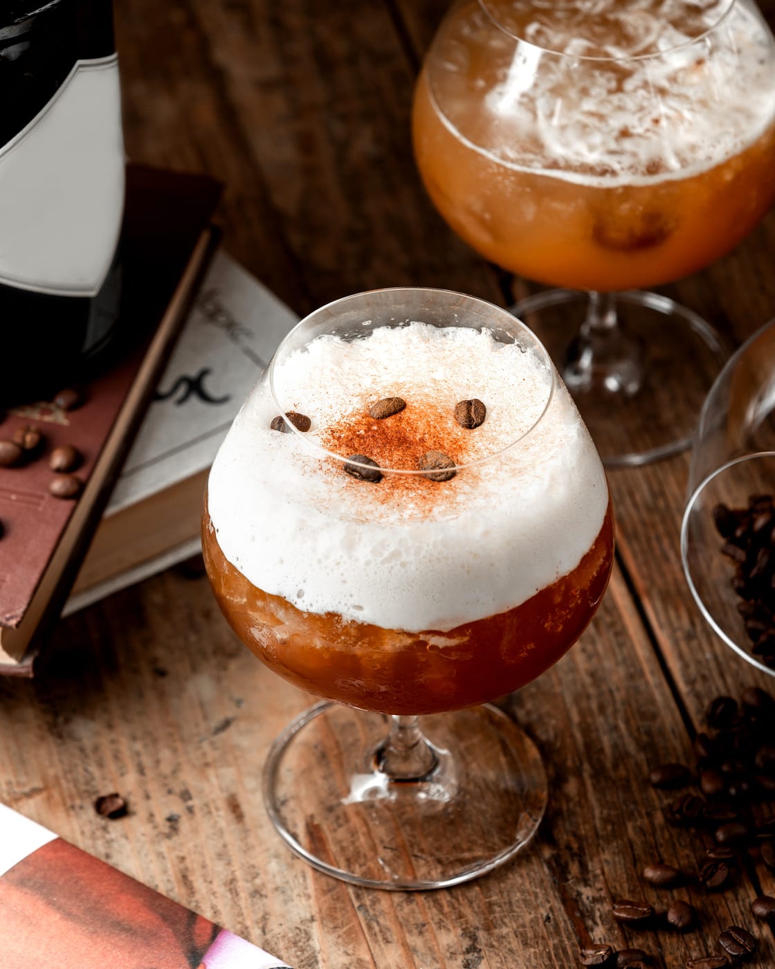 Cóctel de autor con espuma de café